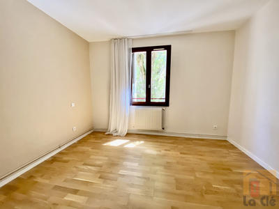 Appartement - 90 m² - 4 pièces