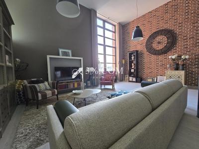 Loft - 158 m² - 4 pièces