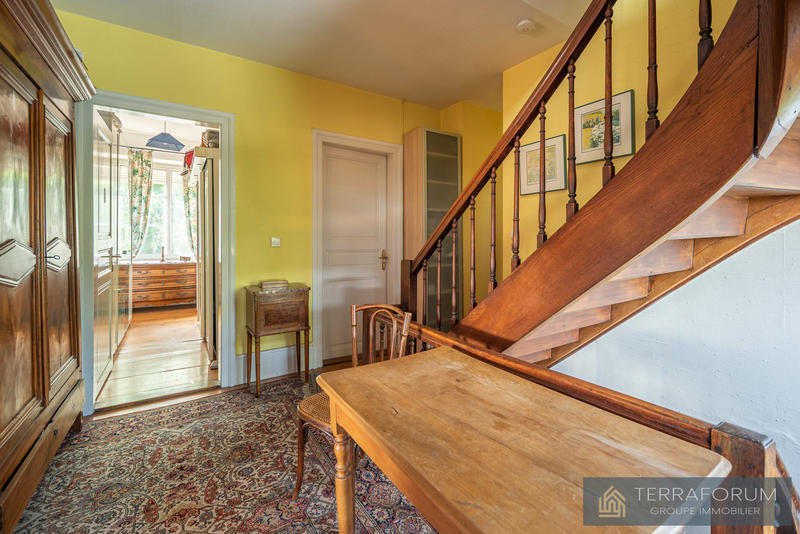 Maison - 280 m² - 10 pièces