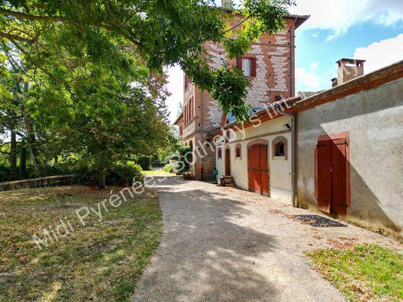 Maison - 580 m² - 16 pièces