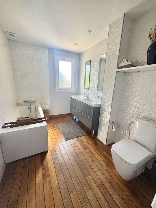 Maison traditionnelle - 147 m² - 6 pièces