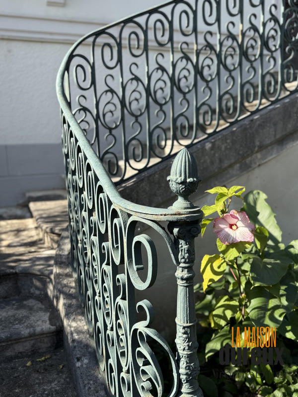 Maison - 310 m² - 12 pièces