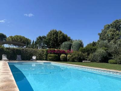 Maison - 223 m² - 8 pièces