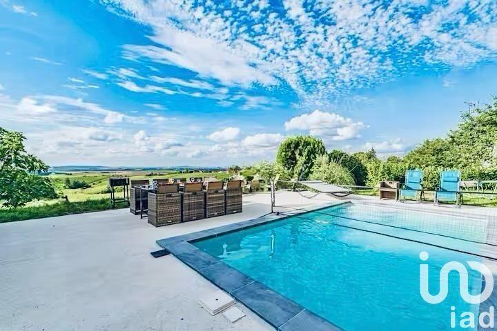 Maison - 220 m² - 10 pièces