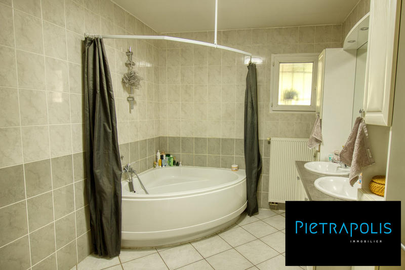 Villa - 220 m² - 8 pièces