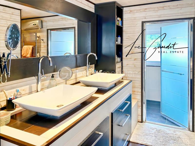 Maison traditionnelle - 170 m² - 6 pièces