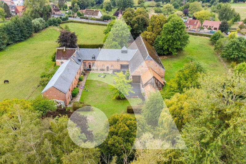 Maison - 581 m² - 21 pièces