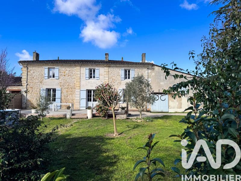 Maison - 230 m² - 8 pièces