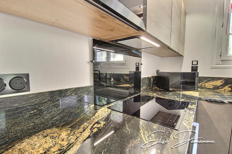 Maison - 241 m² - 8 pièces