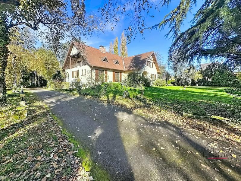 Maison - 285 m² - 8 pièces