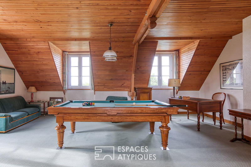 Maison - 241 m² - 9 pièces