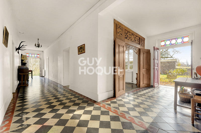 Maison - 360 m² - 11 pièces