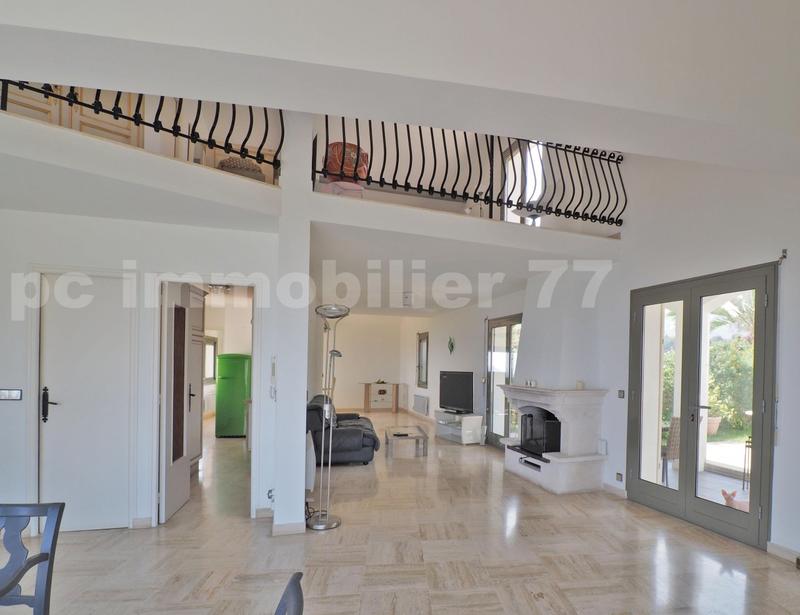 Villa - 200 m² - 6 pièces