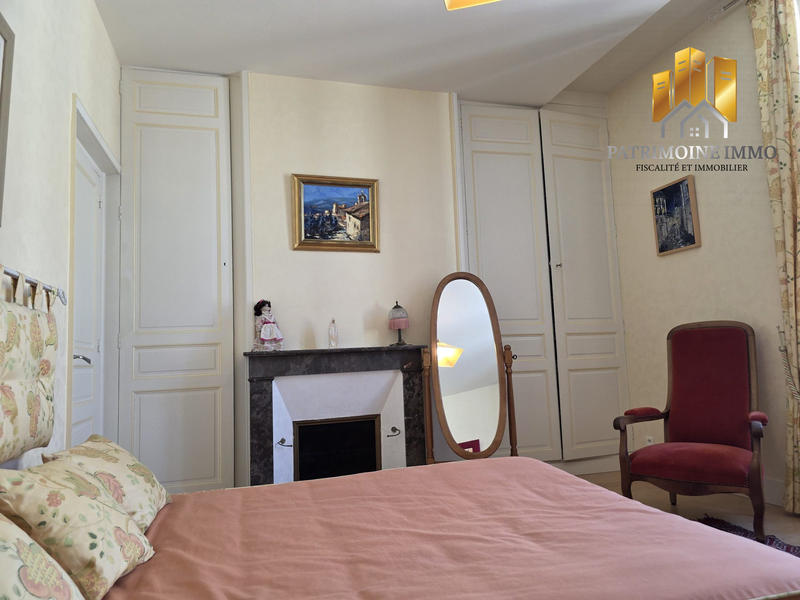 Maison - 300 m² - 10 pièces