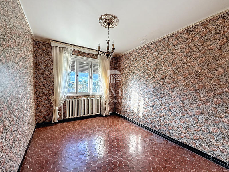 Maison - 222 m² - 10 pièces