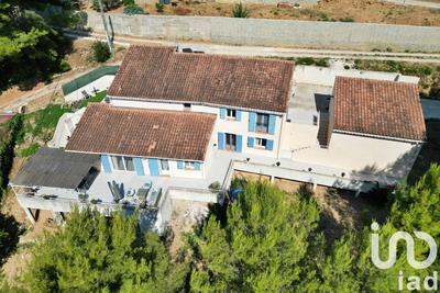 Maison - 233 m² - 6 pièces