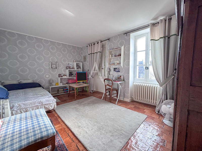 Maison - 240 m² - 8 pièces