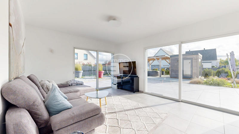 Maison - 222 m² - 7 pièces