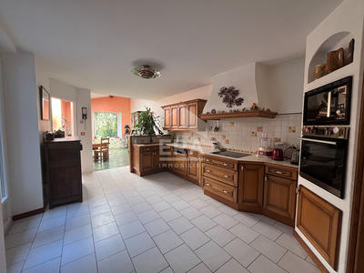 Maison - 370 m² - 8 pièces