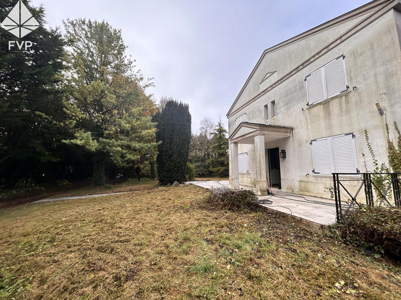 Maison - 246 m² - 7 pièces