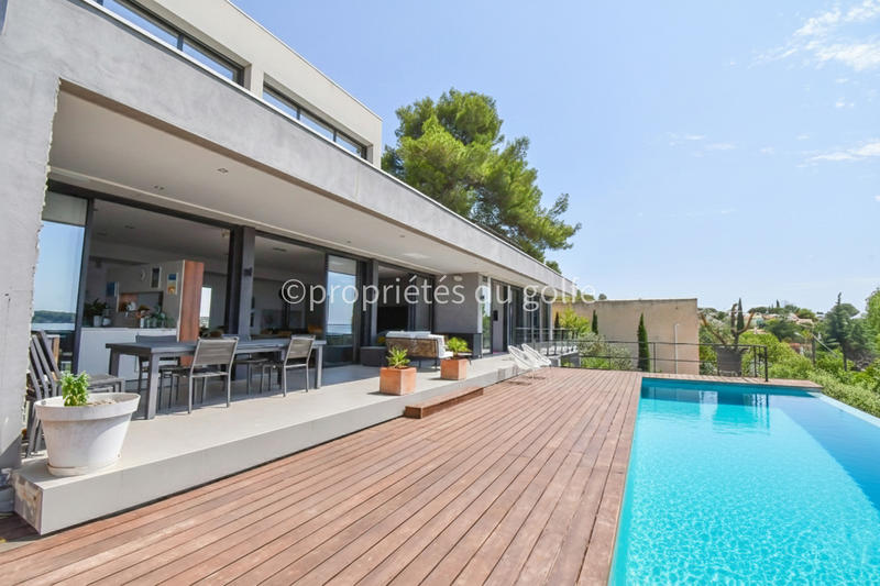 Maison - 204 m² - 5 pièces