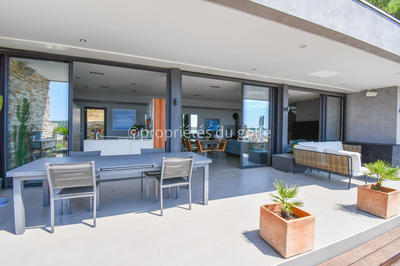 Maison - 204 m² - 5 pièces