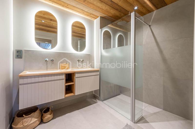 Châlet - 216 m² - 9 pièces