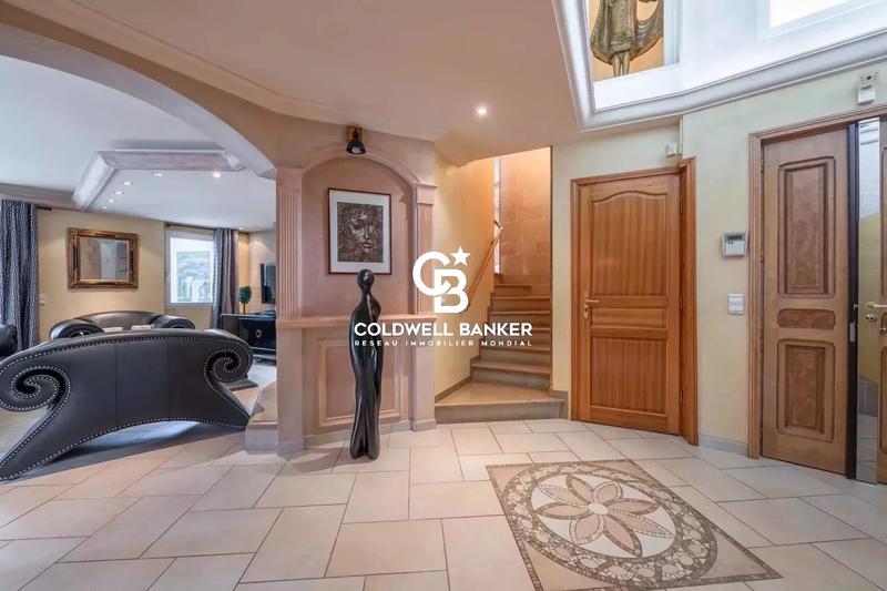 Maison - 285 m² - 6 pièces