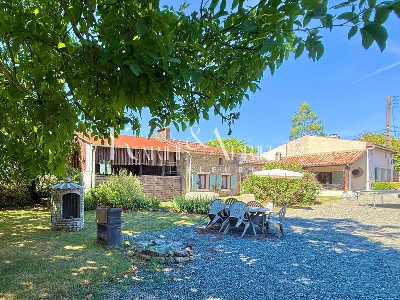 Maison - 365 m² - 11 pièces