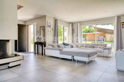 Maison - 210 m² - 8 pièces