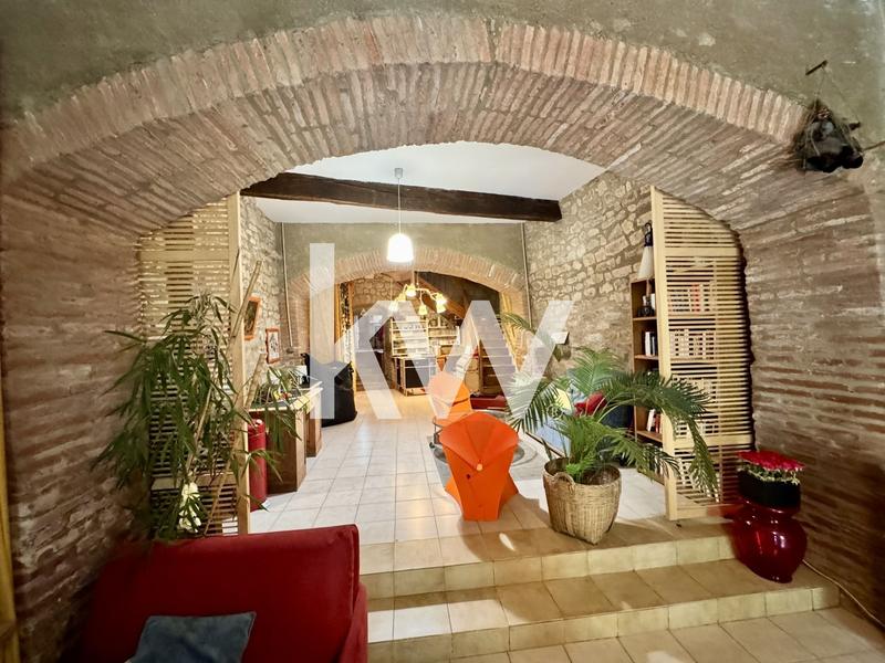 Maison - 205 m² - 6 pièces