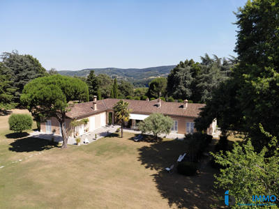 Villa - 300 m² - 10 pièces