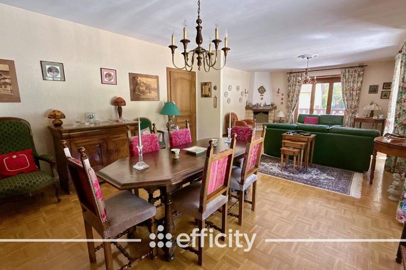 Maison - 216 m² - 8 pièces