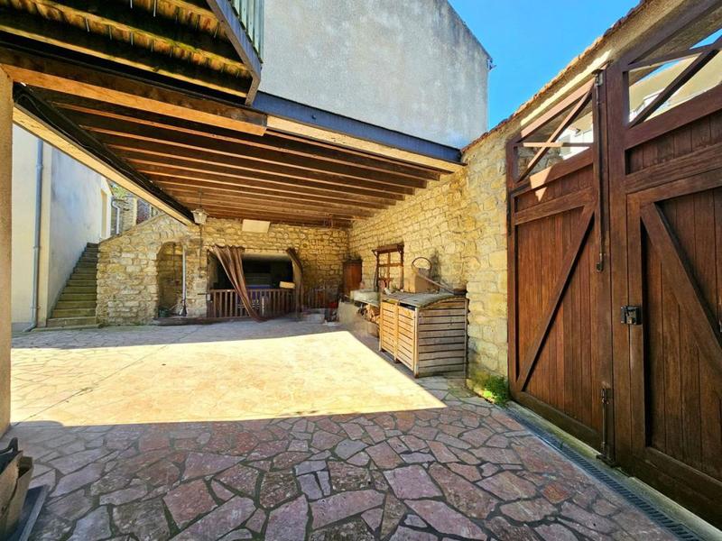 Maison - 278 m² - 11 pièces