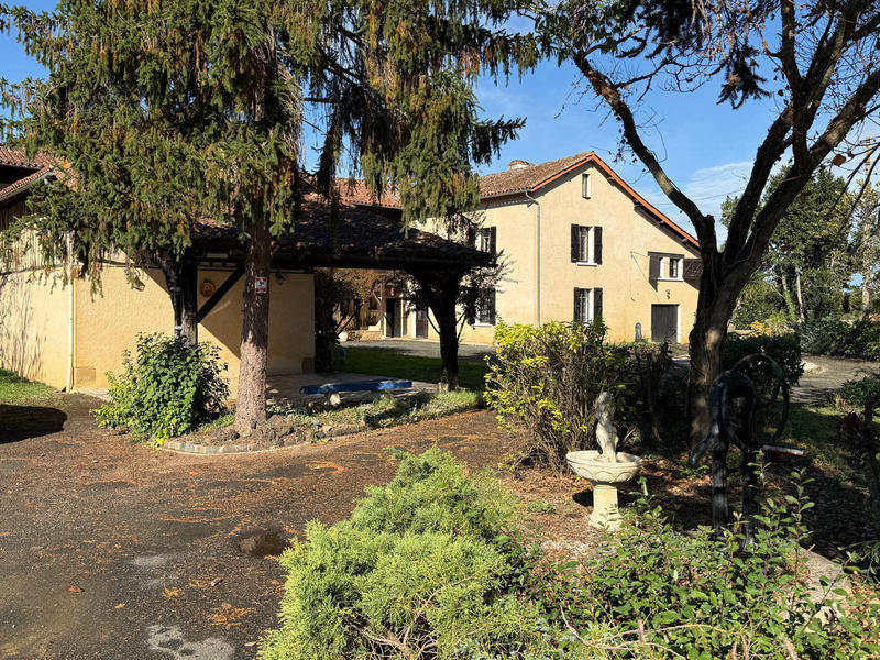 Maison - 250 m² - 5 pièces