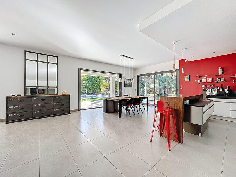 Maison d'architecte - 262 m² - 7 pièces