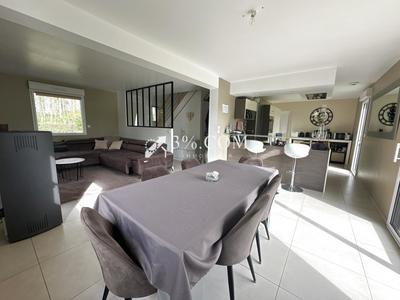 Maison - 111 m² - 6 pièces