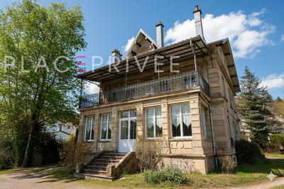 Maison - 400 m² - 12 pièces