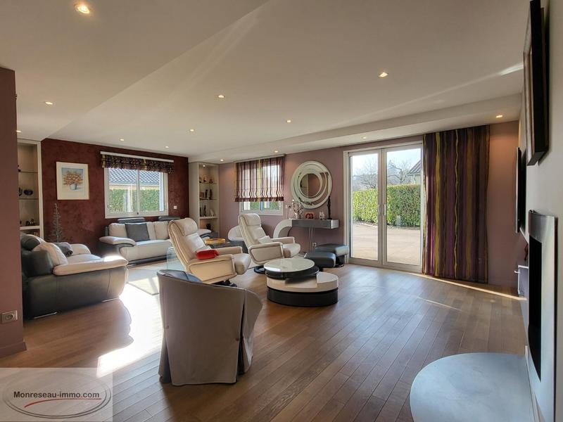 Propriété - 210 m² - 11 pièces