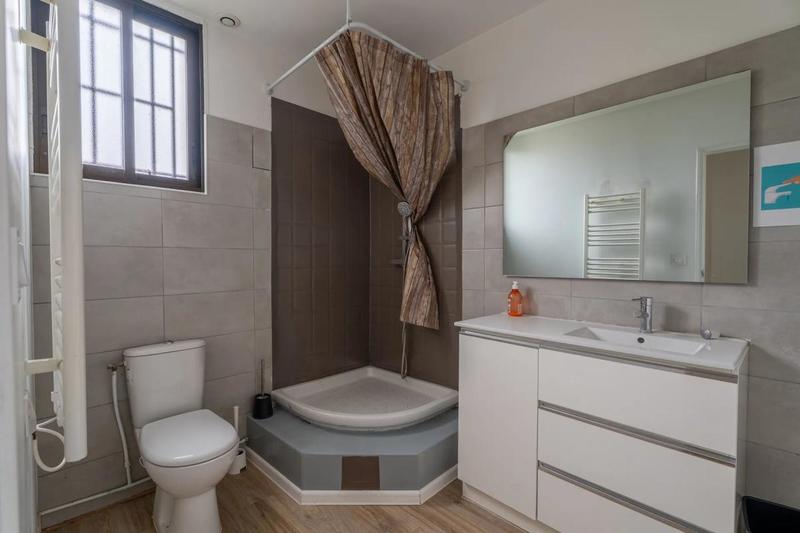 Maison - 220 m² - 10 pièces