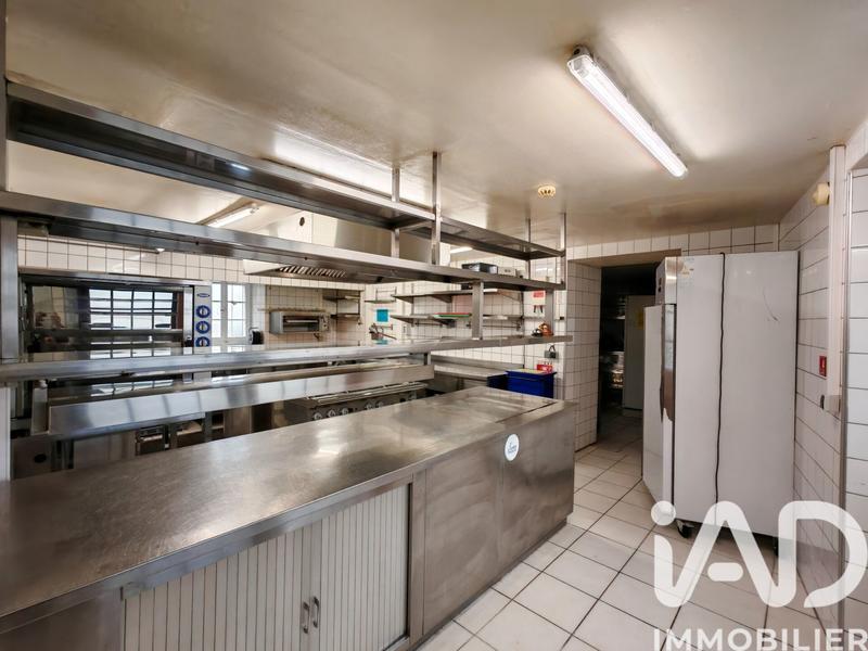 Maison - 1 200 m² - 37 pièces