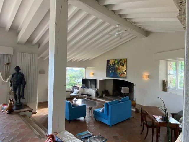 Maison - 350 m² - 8 pièces