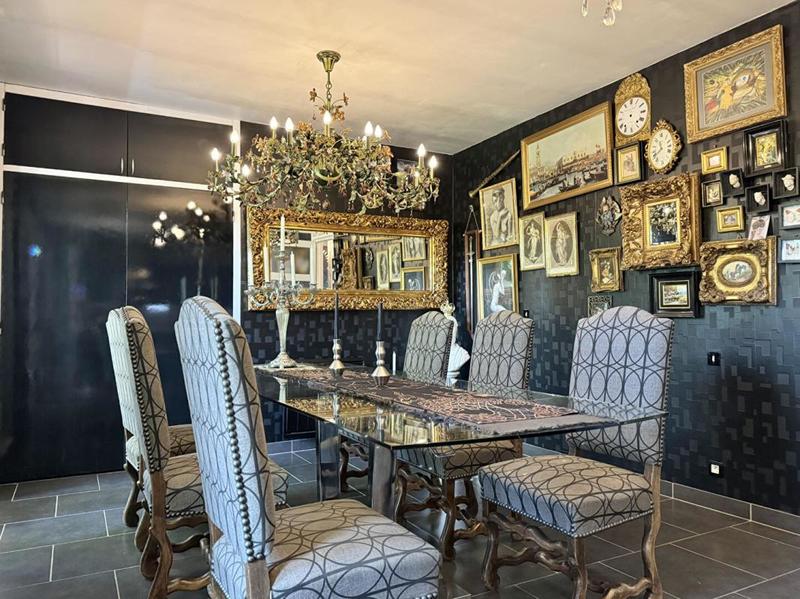 Maison - 211 m² - 8 pièces