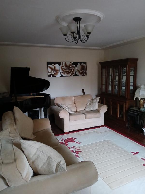 Maison - 213 m² - 8 pièces