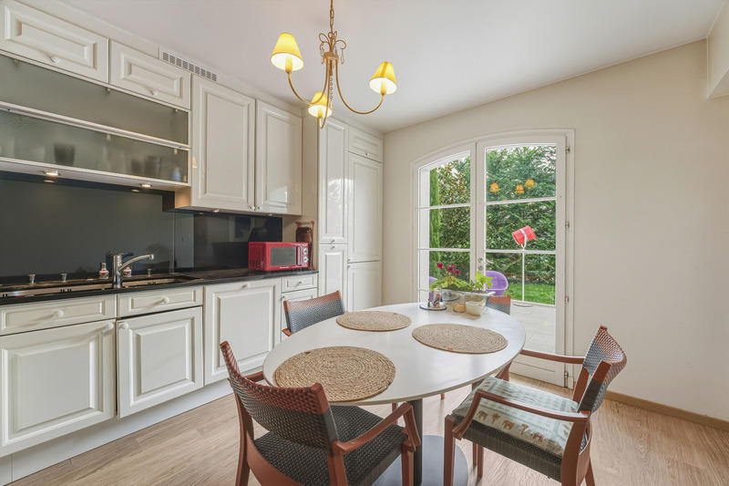 Maison - 265 m² - 7 pièces