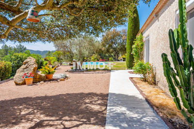 Maison - 220 m² - 6 pièces