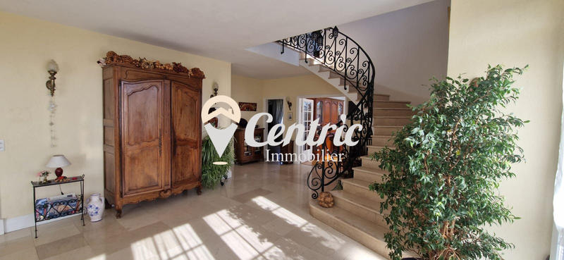 Maison - 303 m² - 7 pièces