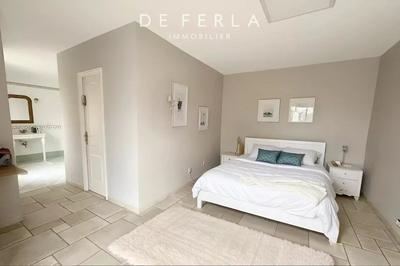 Propriété - 245 m² - 10 pièces