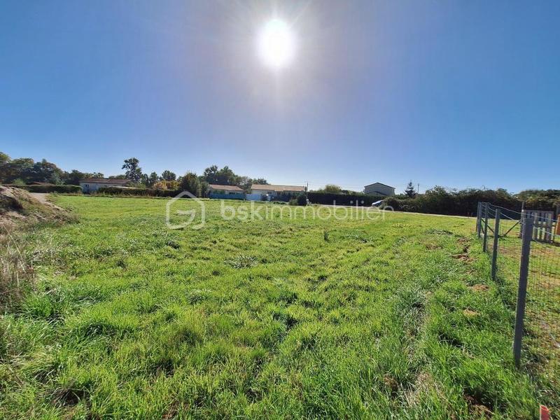 Terrain constructible - 1 300 m²