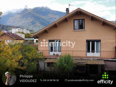 Maison - 219 m² - 10 pièces